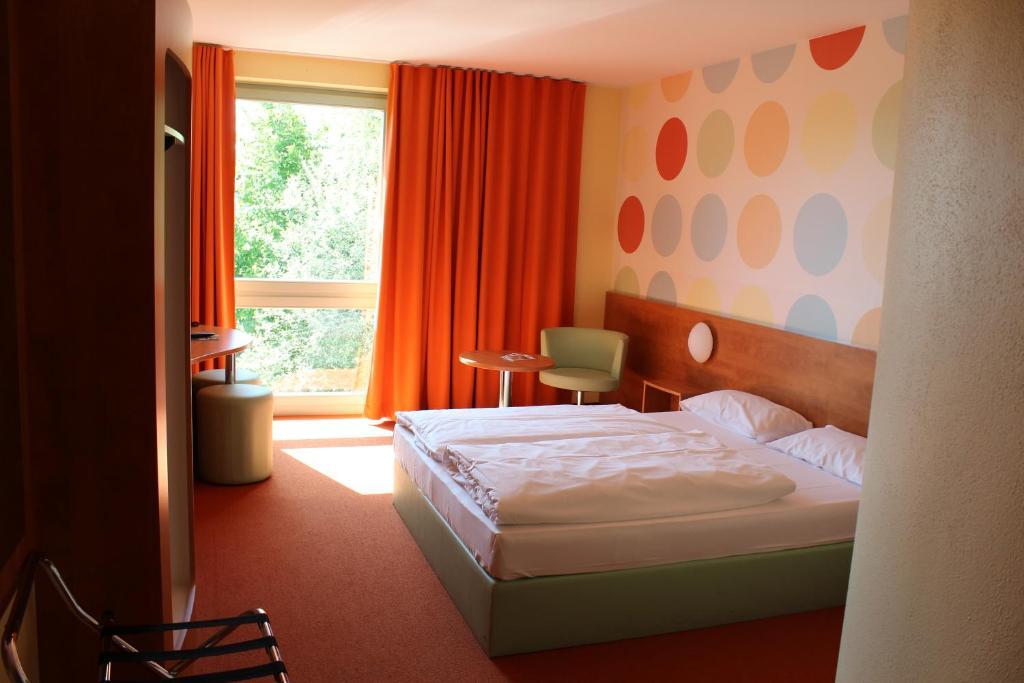 Hotel Holledau Geisenhausen Pokój zdjęcie